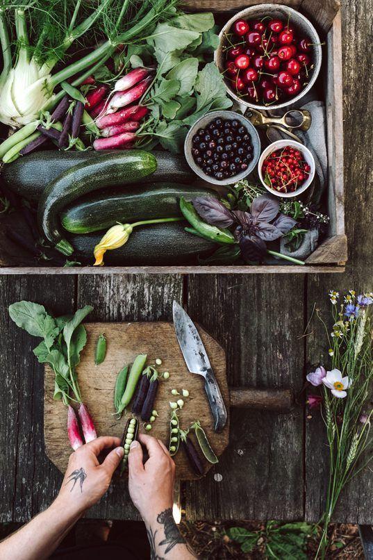 Berry Bliss Symphony: Artisanal Hand-Picked Selection